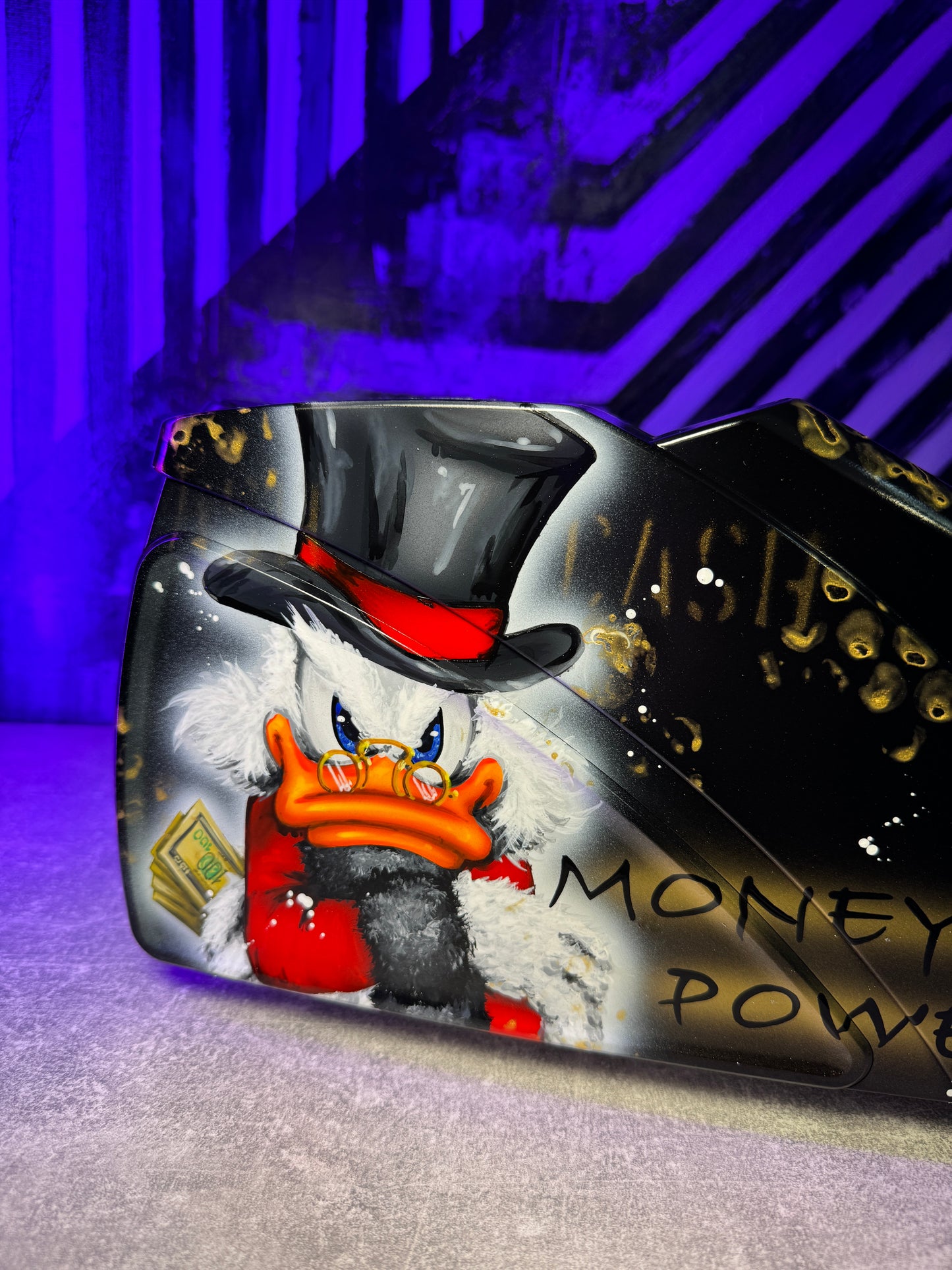 Bill counter "Money is power"